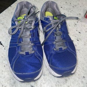Nike mens size 7.5 running shoe gently used